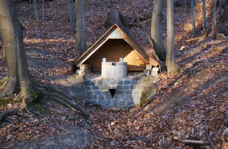 Hladná voda - studánka